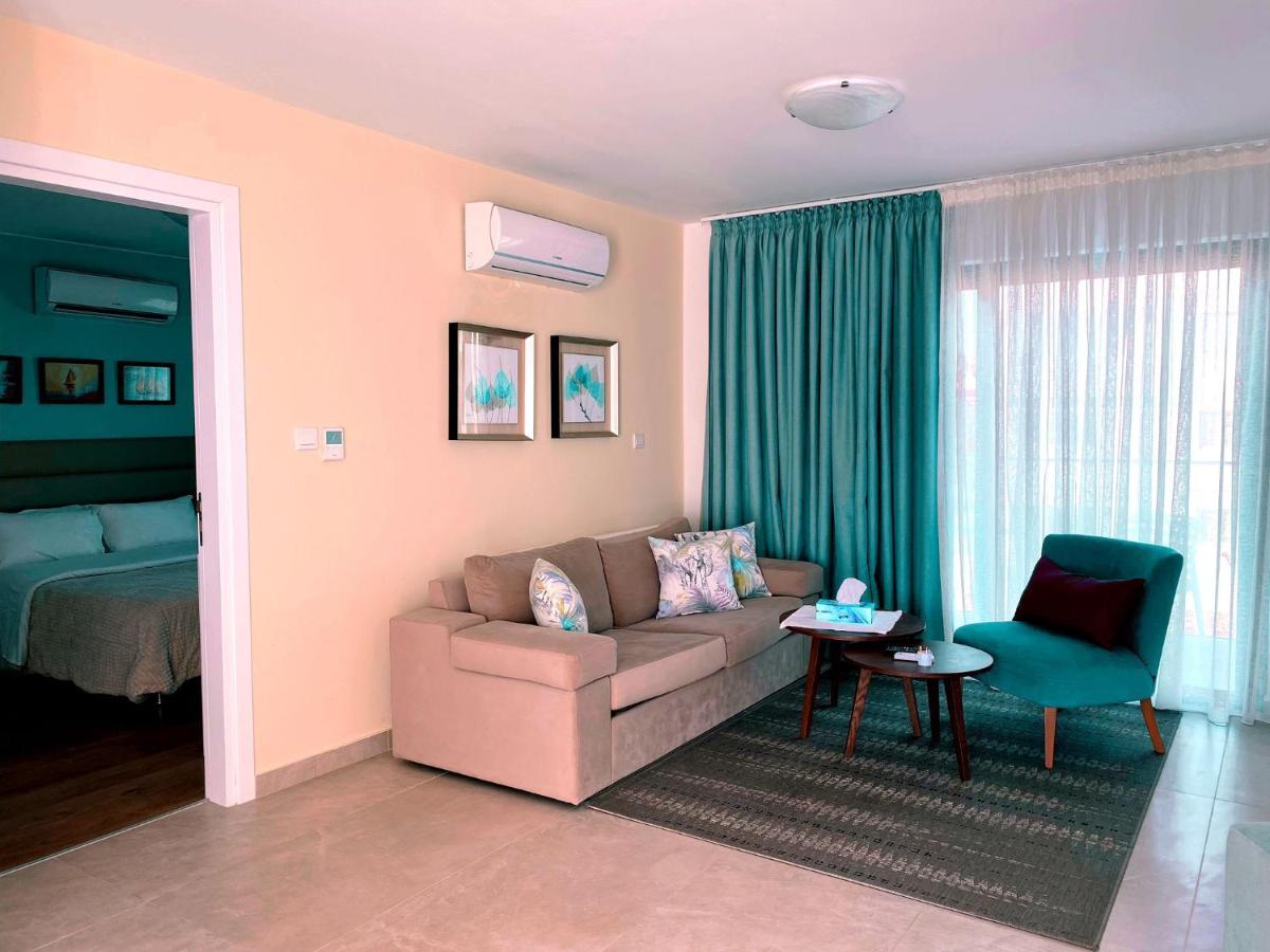 Victoria Suites Paphos Ngoại thất bức ảnh